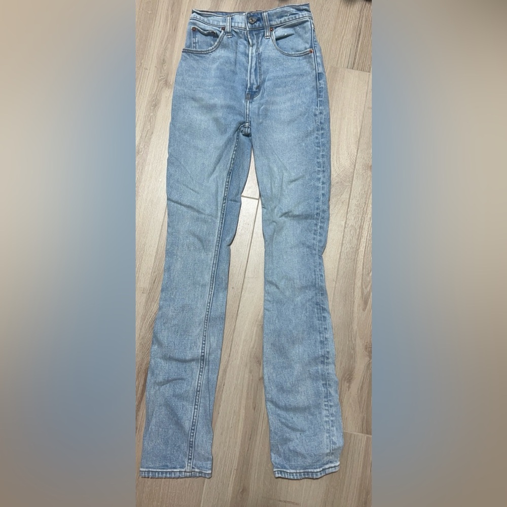 Abercrombie & Fitch Women's
Ultra High Rise 90s Slim Straight Jeans